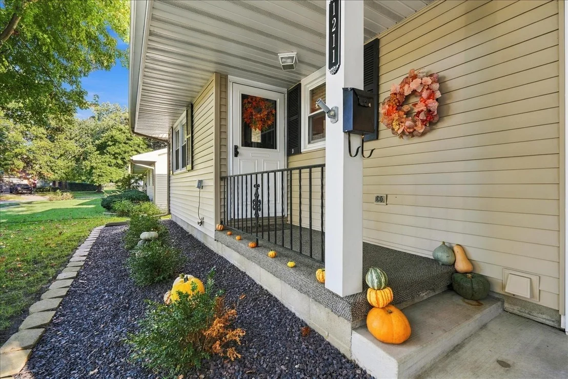 Photo of 1211 Searle Drive