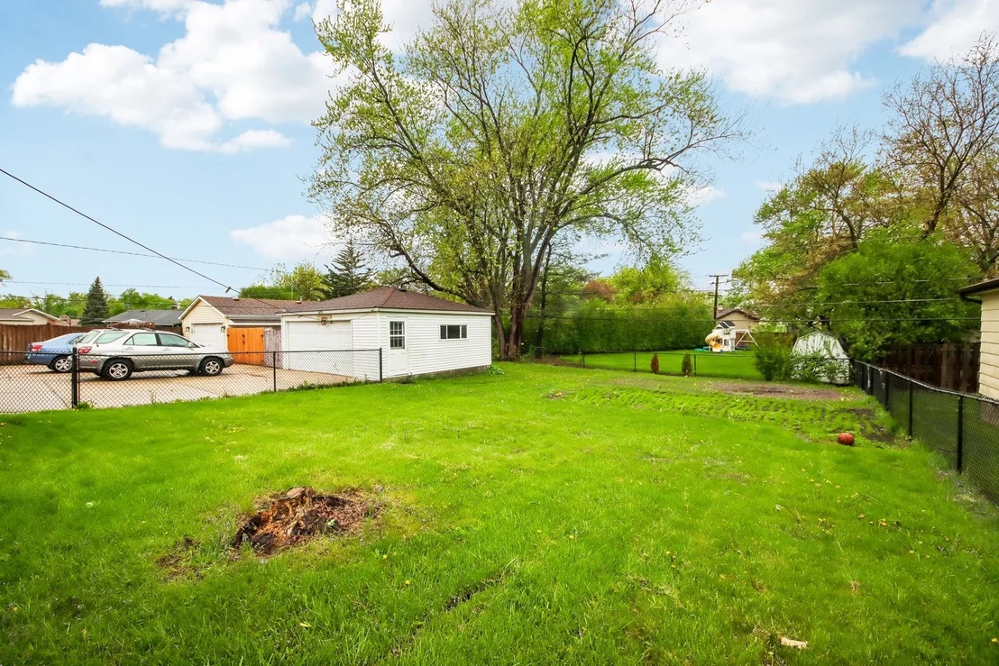 Photo of 670 Lakeview Lane