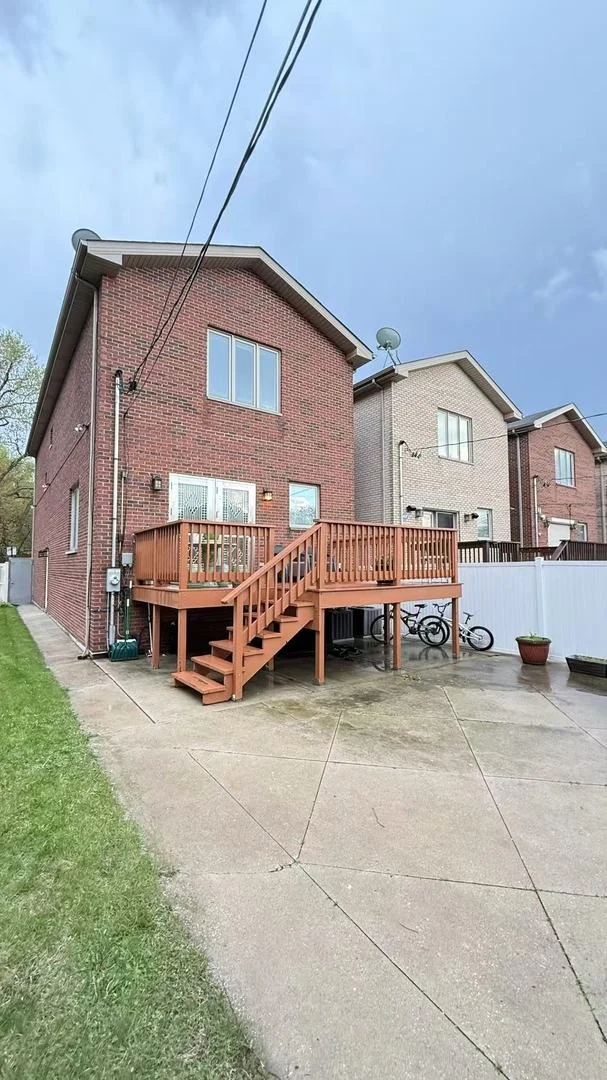 Photo of 422 W 42nd Place