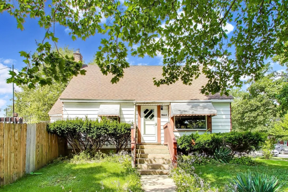 Photo of 17558 Community Street
