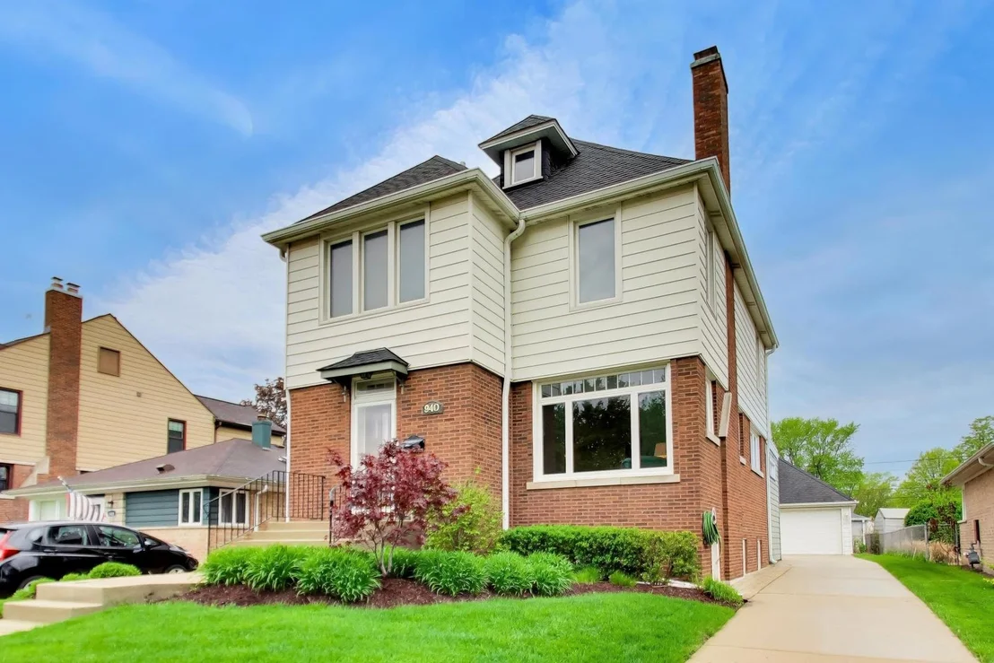 Photo of 940 W Grant Drive