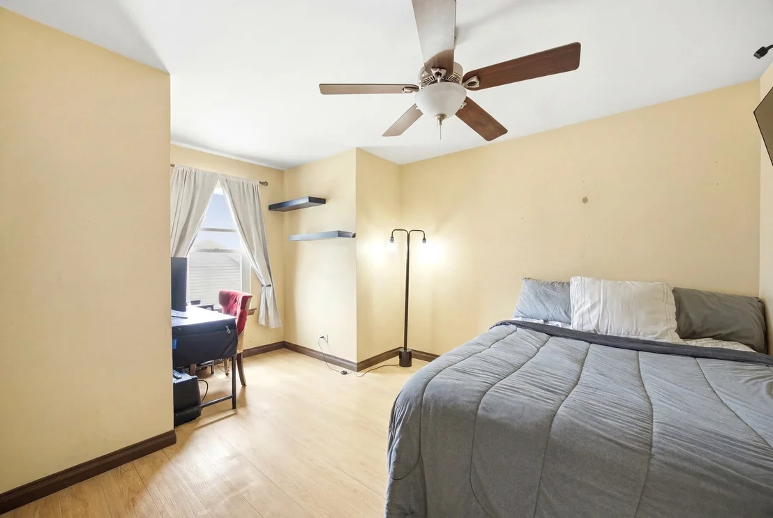 Photo of 2096 Edinburgh Lane