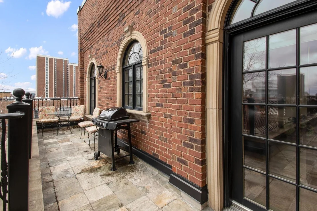 Photo of Unit PH2 at 1526 W Monroe Street