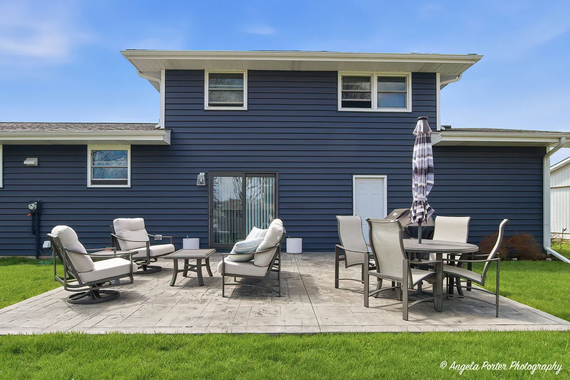 Photo of 412 Surrey Lane