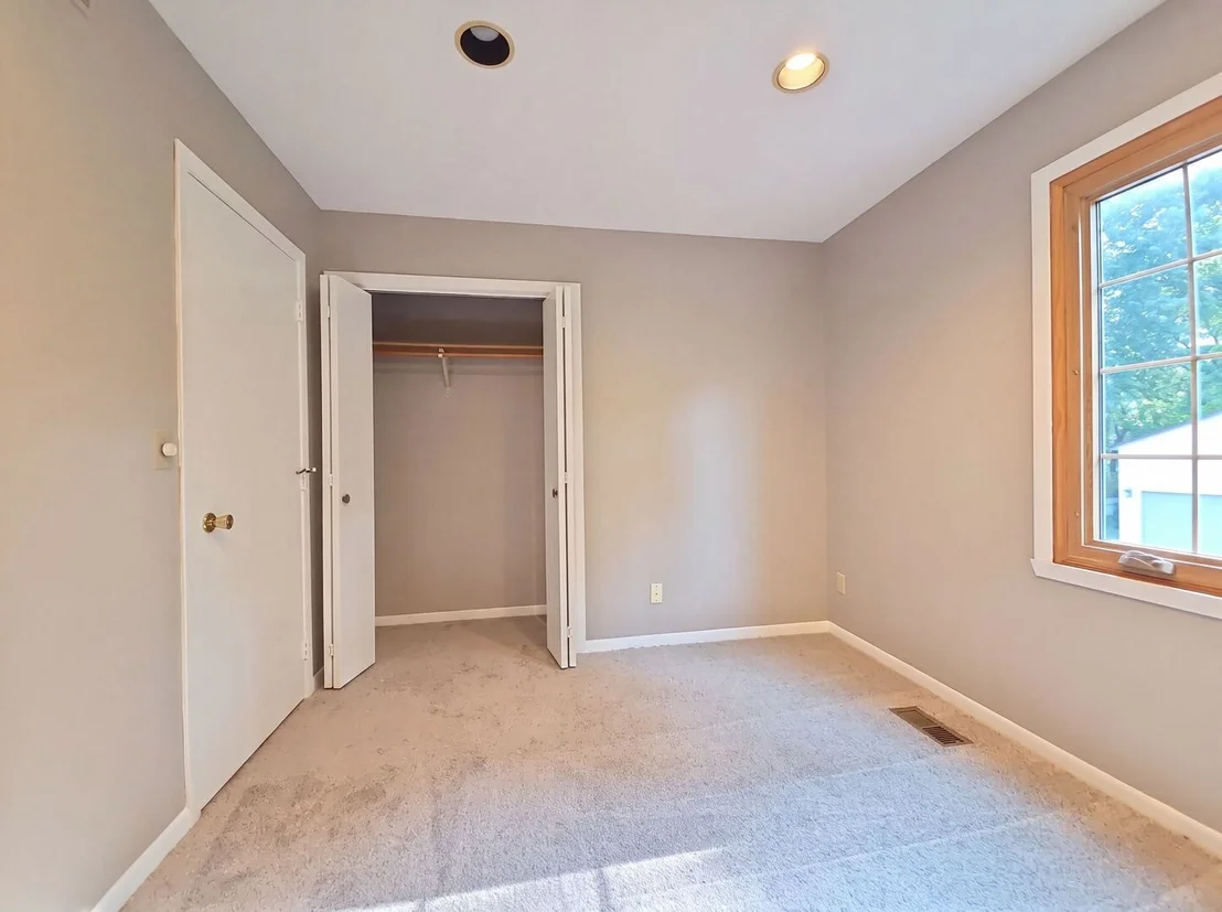 Photo of 1503 Featherstone Road