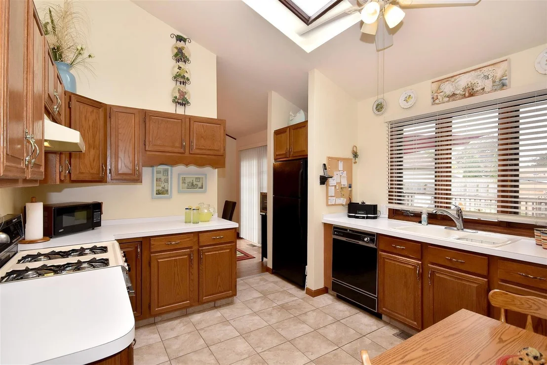 Photo of 206 VILLAGE Road