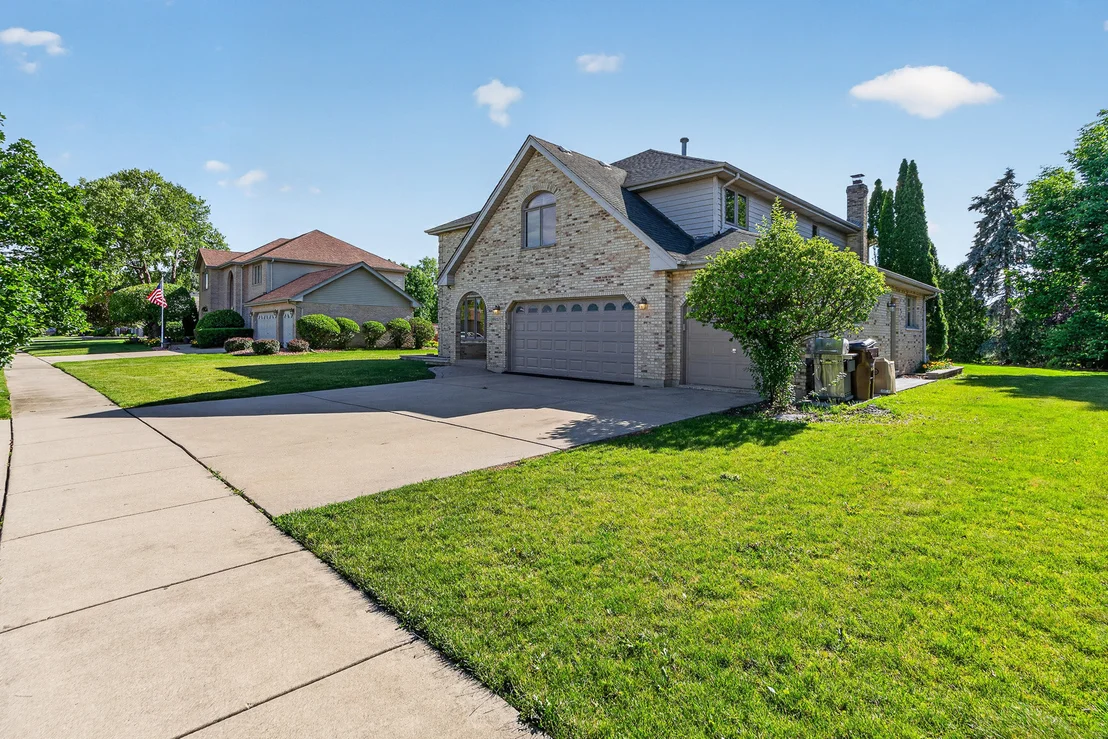 Photo of 19902 Green Meadows Parkway