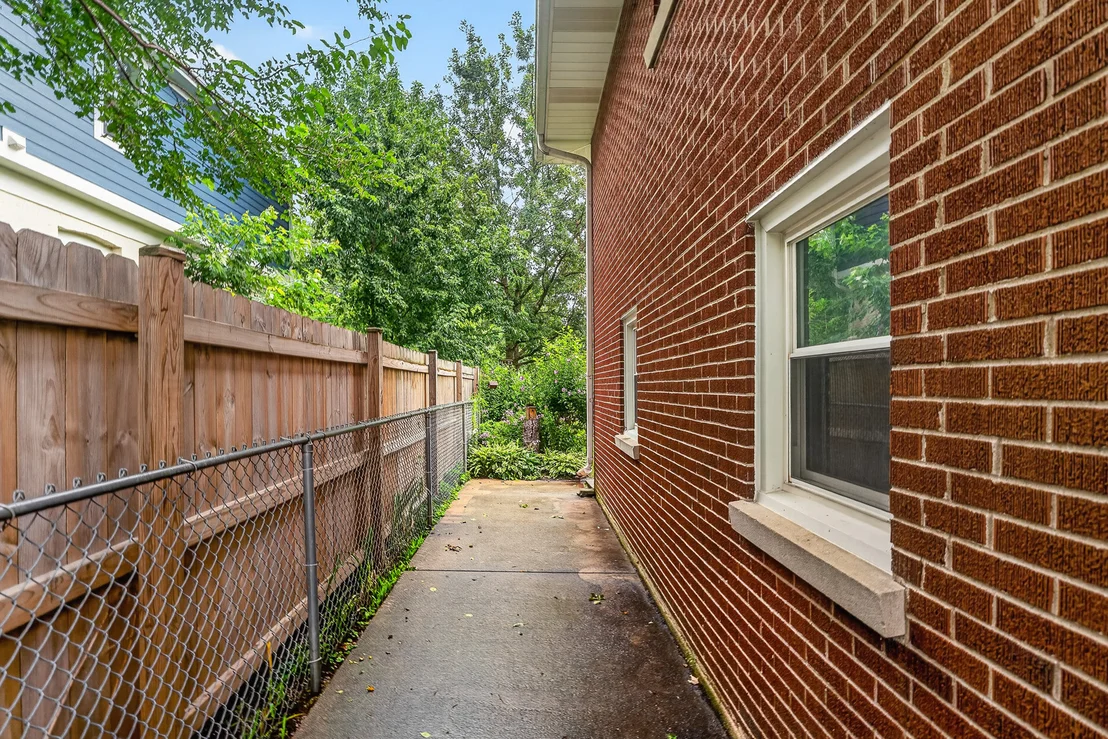 Photo of 3341 Prairie Avenue