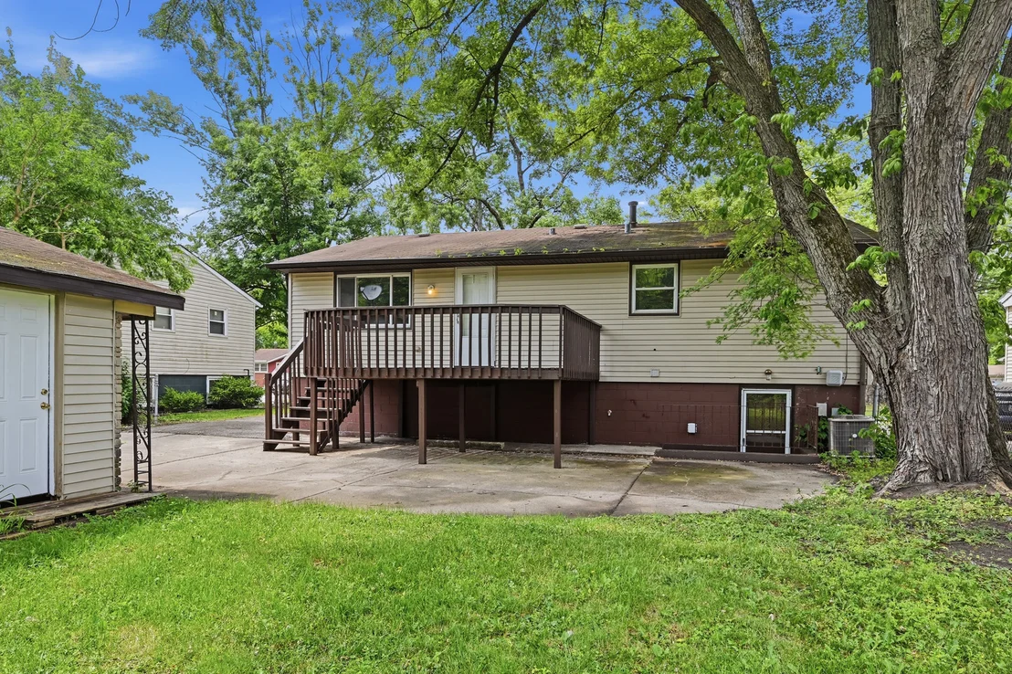 Photo of 419 E Maple Drive