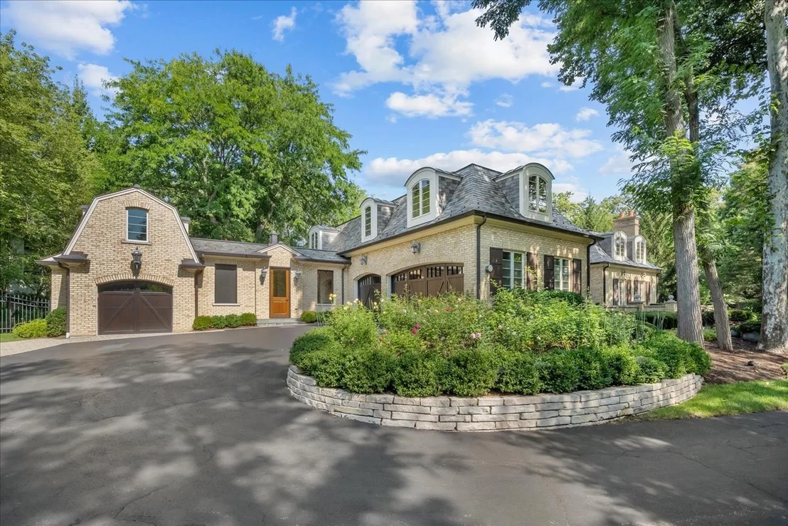 Photo of 586 Spruce Avenue