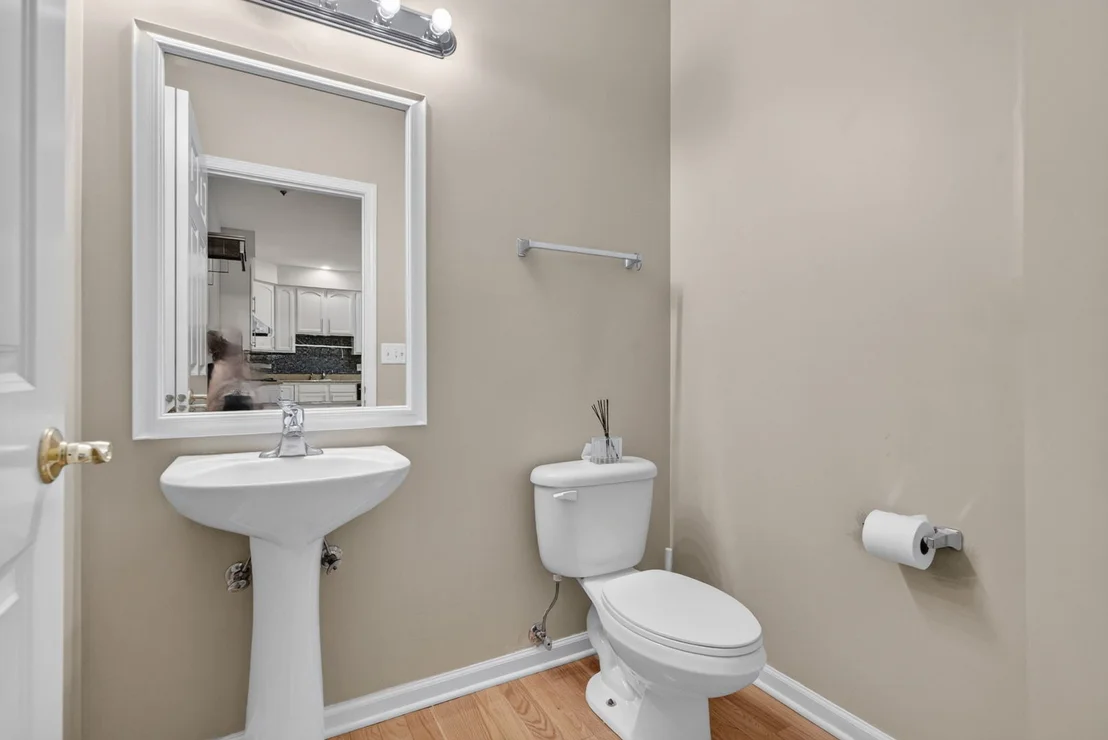 Photo of 10S447 Carrington Circle