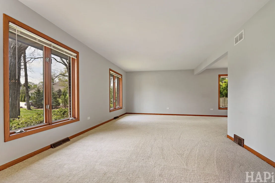 Photo of 840 Queens Lane