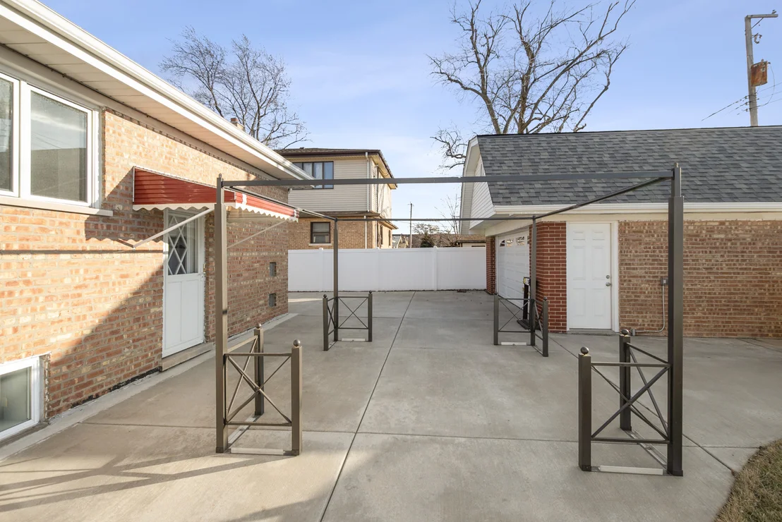Photo of 10124 Maple Avenue