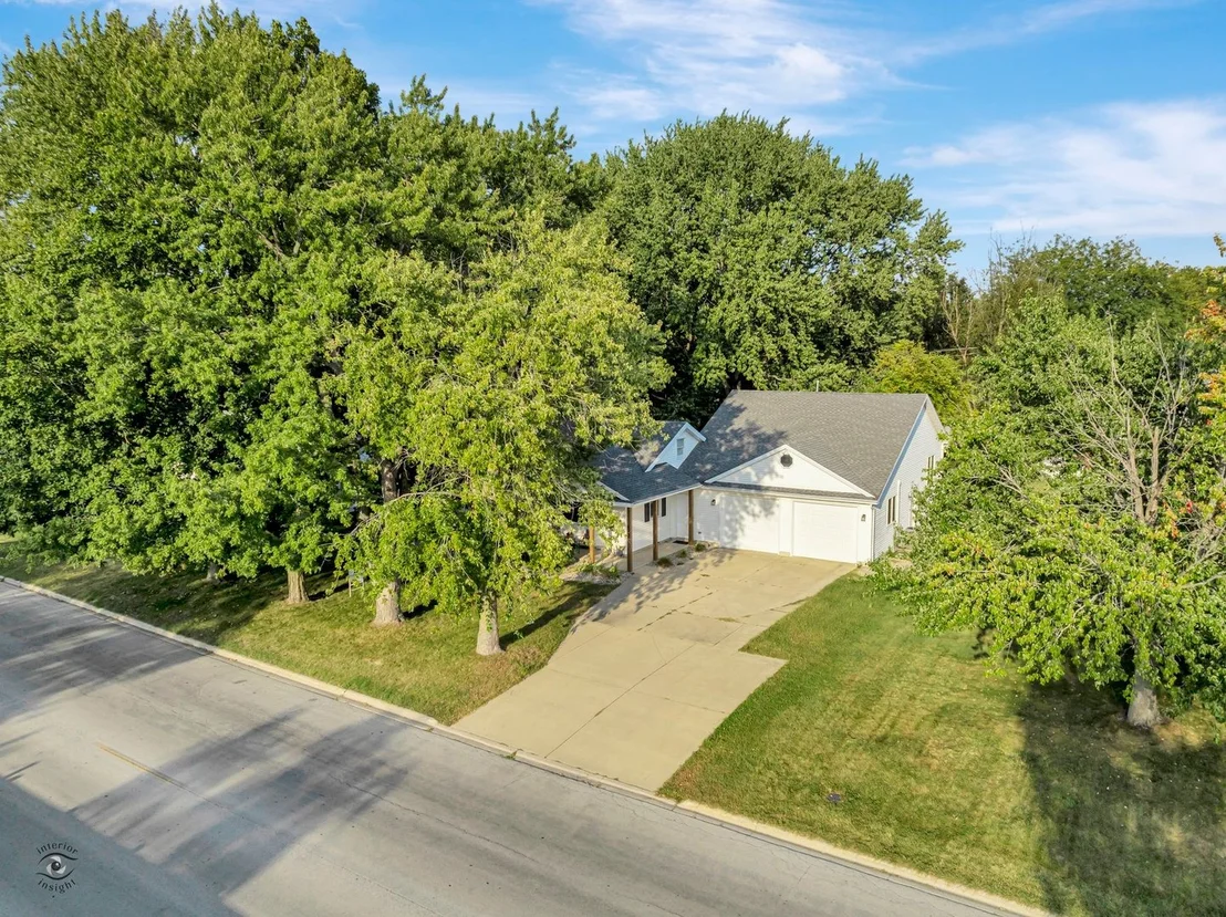 Photo of 830 W River Street