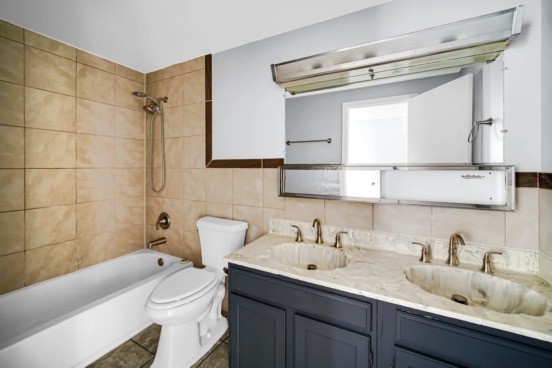 Photo of Unit 0 at 1793 Queensbury Circle
