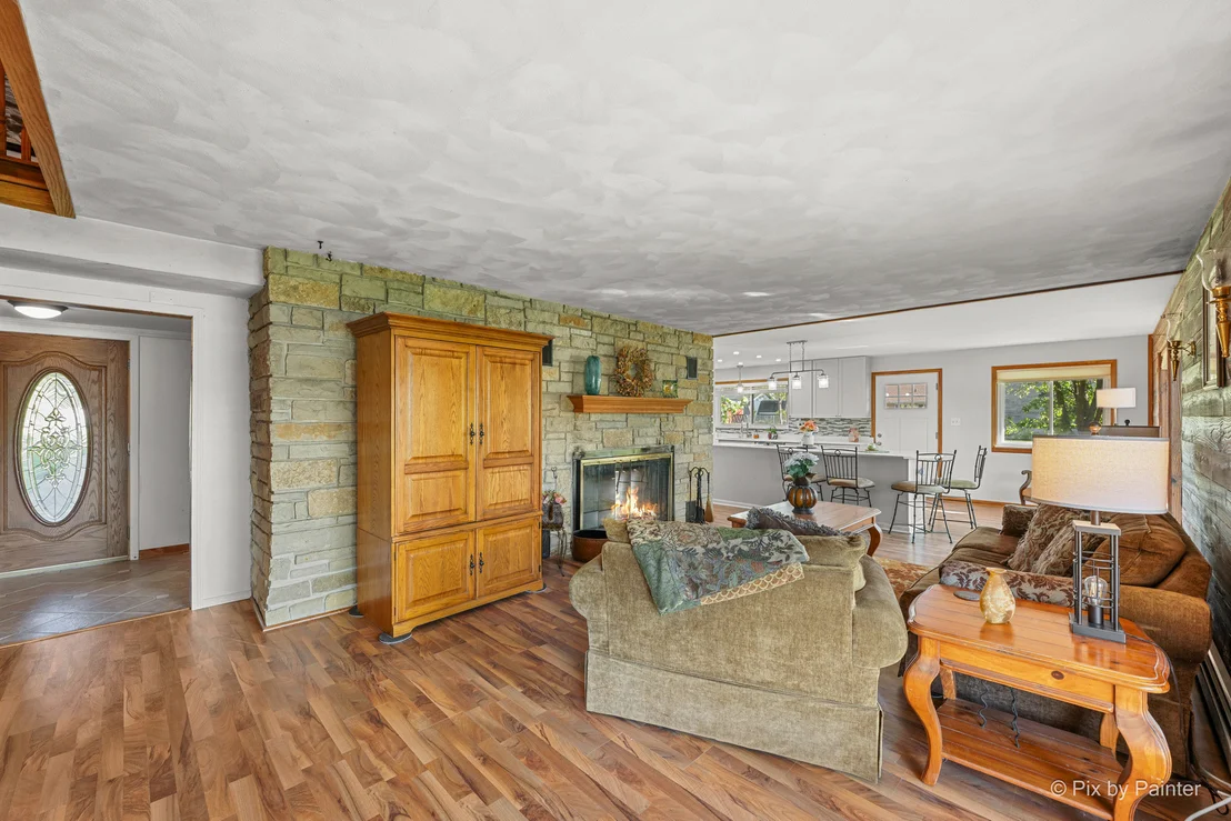 Photo of 1423 N River Road