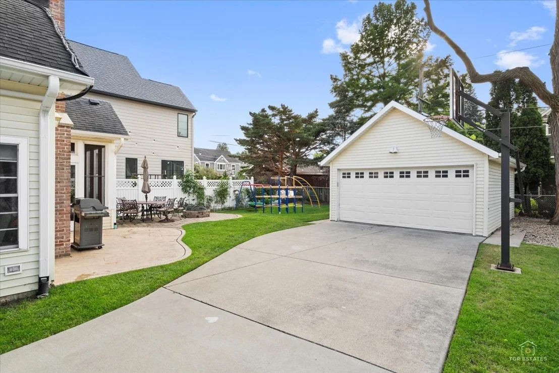 Photo of 208 N Willow Road