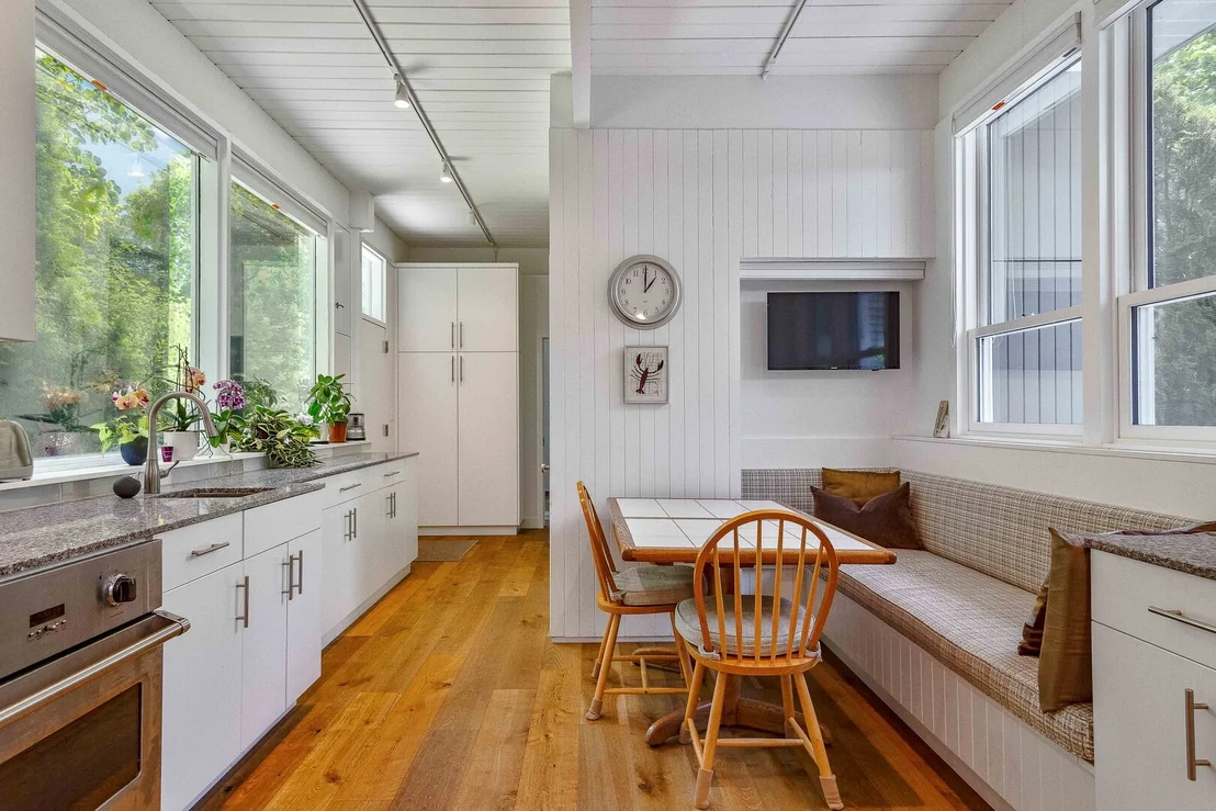 Photo of 151 Maple Avenue