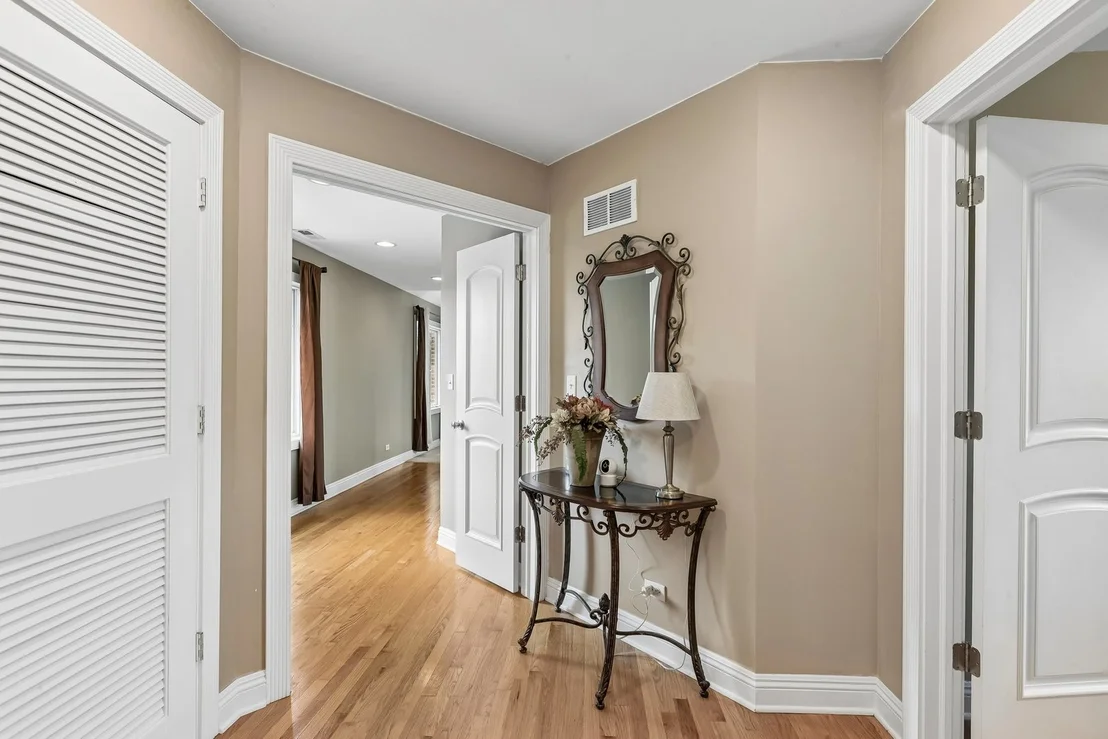 Photo of 610 W Lonnquist Boulevard