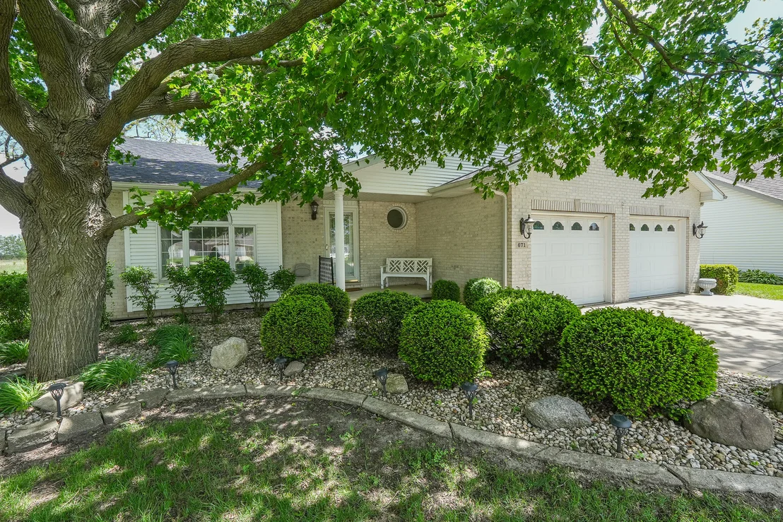 Photo of 671 Diversatech Drive N