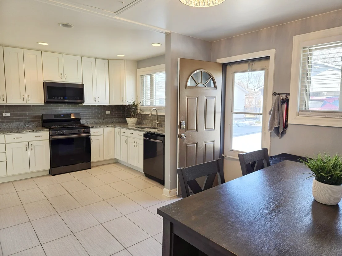 Photo of 980 W Grant Drive