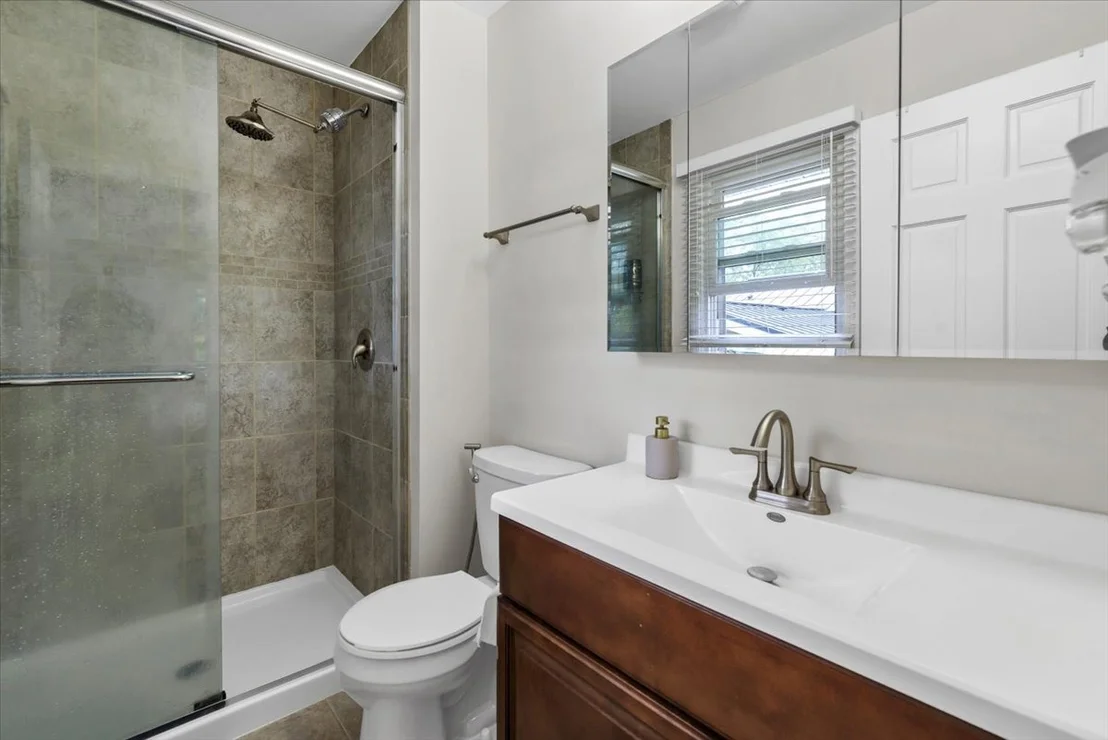 Photo of 1820 Claremont Road
