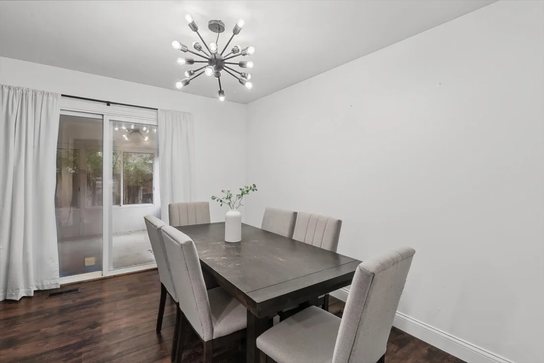 Photo of 905 Stratford Drive