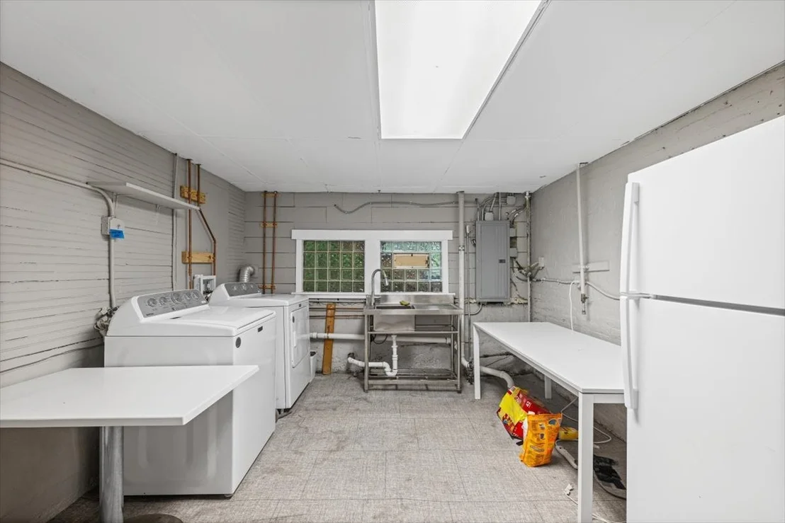 Photo of 1235 Leon Place