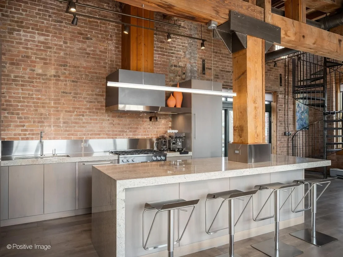 Photo of Unit 607 at 701 W Jackson Boulevard