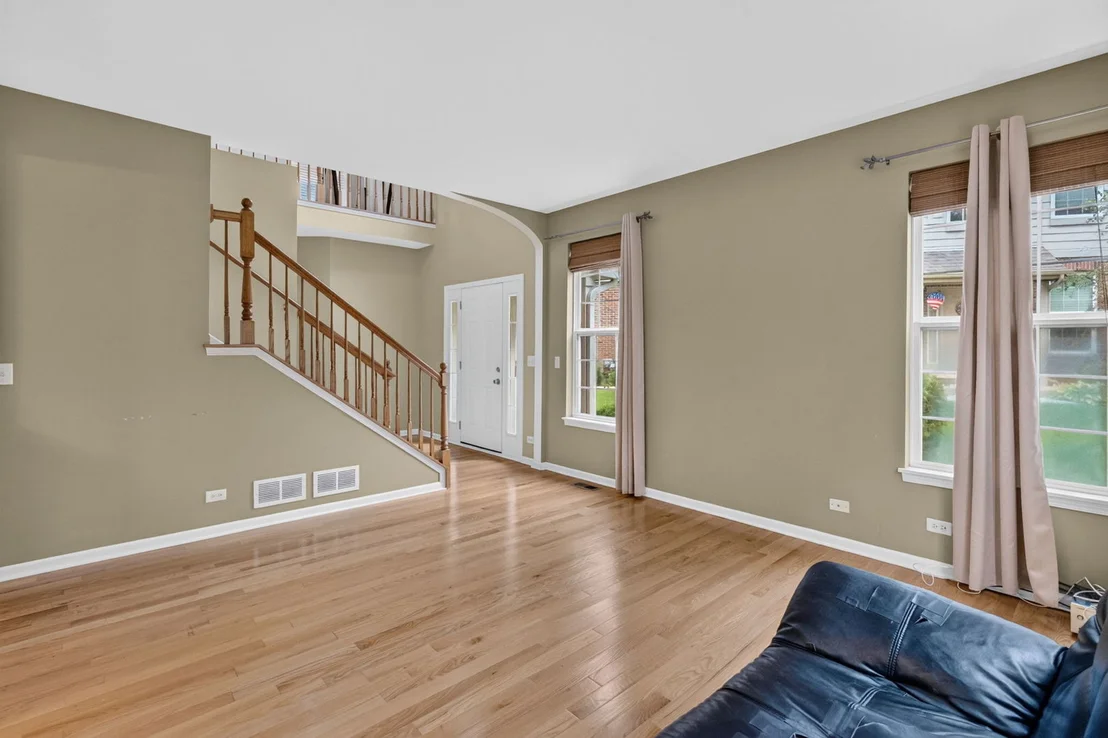 Photo of 10S447 Carrington Circle