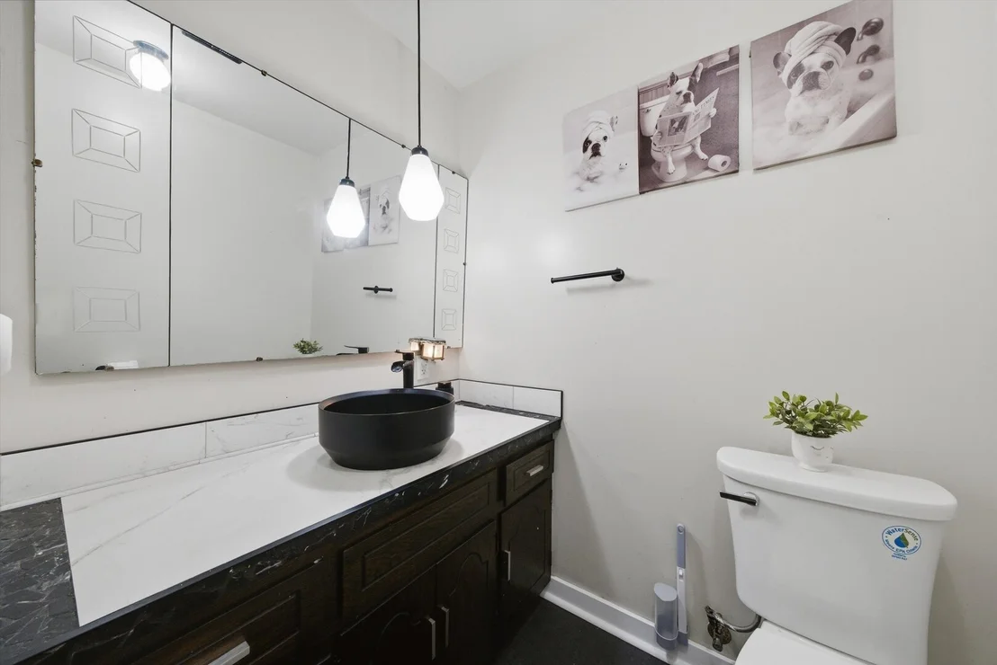 Photo of 2437 Grape Street