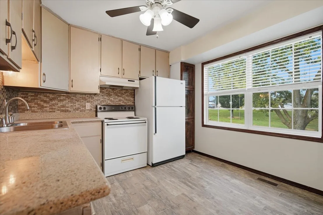 Photo of 1241 Holiday Lane
