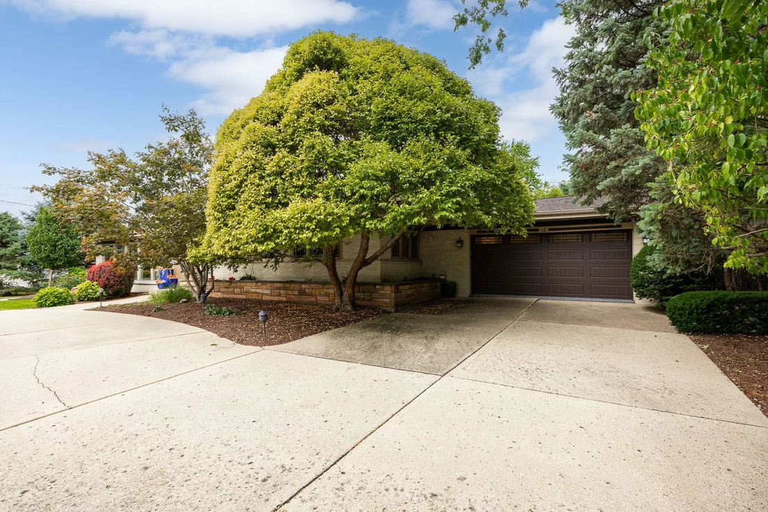 Photo of 12 Meadowood Drive