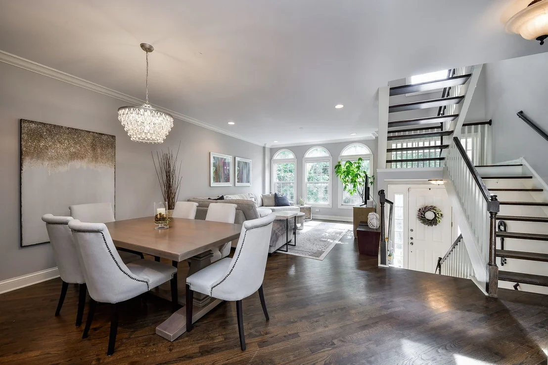 Photo of 834 Shandrew Drive
