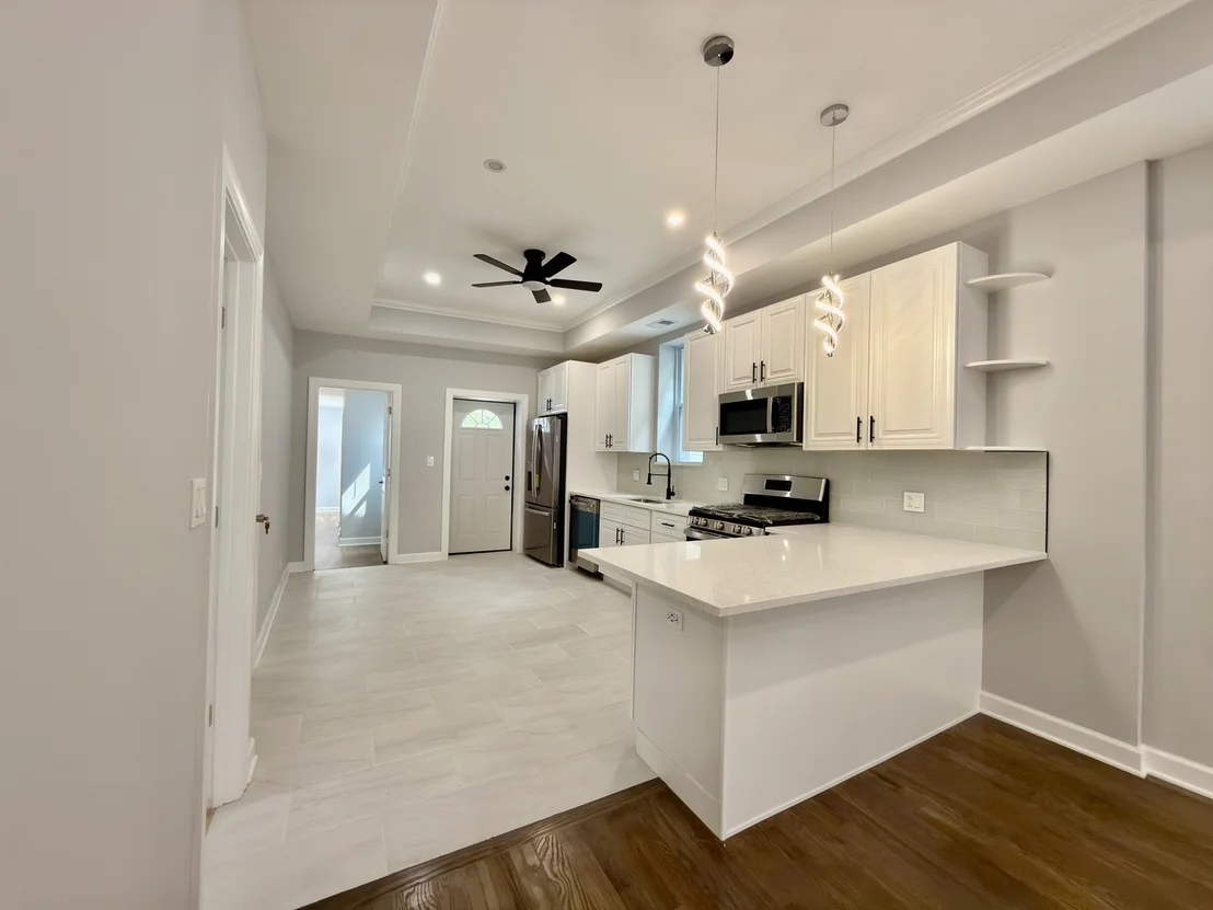 Photo of 4326 W Washington Boulevard