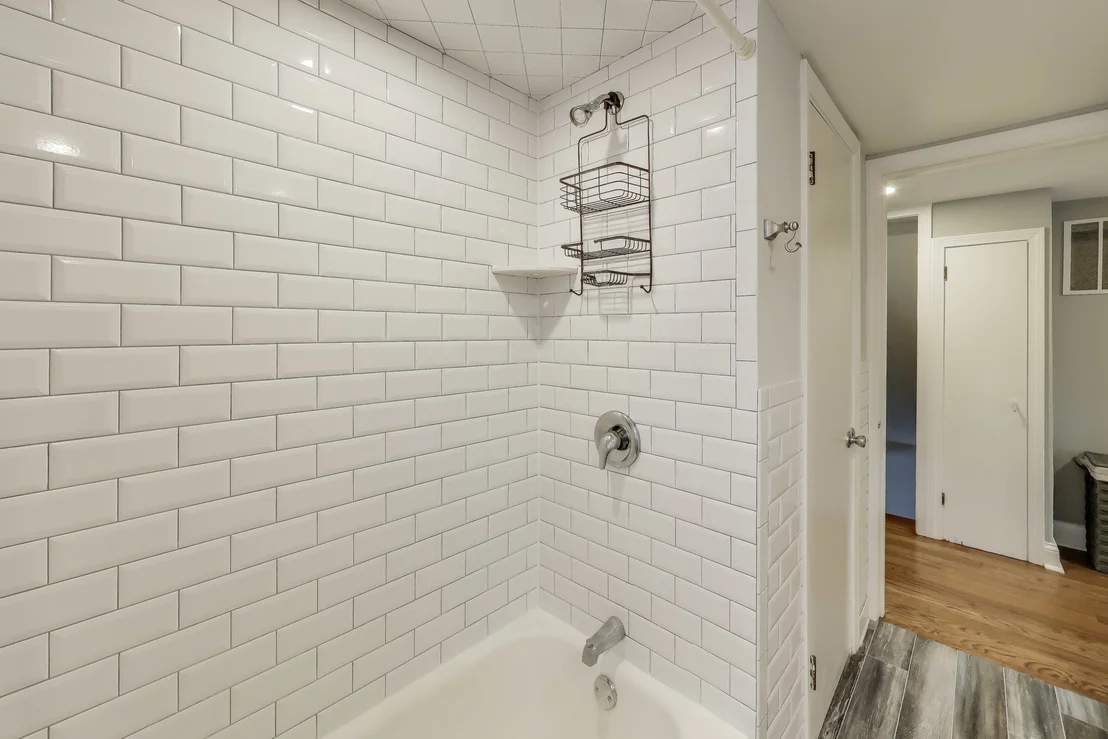 Photo of 6544 W Devon Avenue