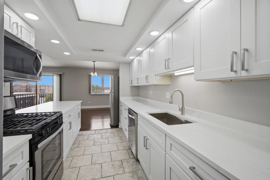 Photo of Unit 708 at 700 Graceland Avenue