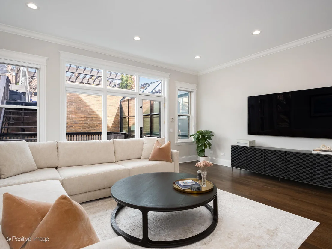 Photo of 1532 W Wolfram Street