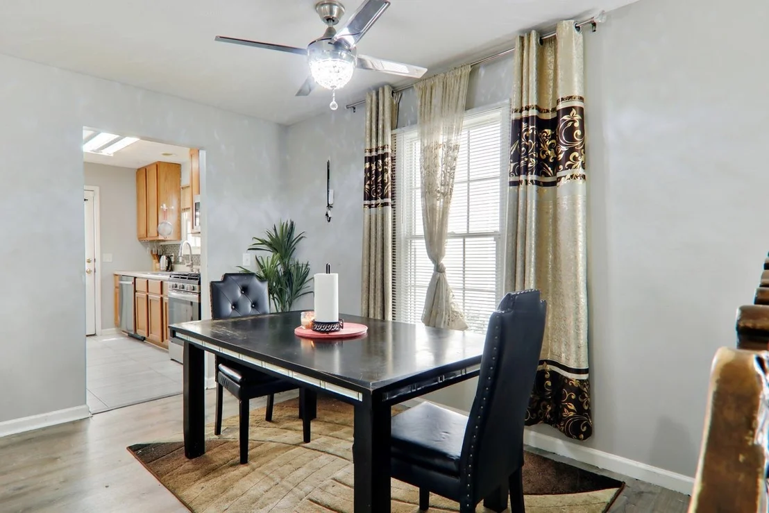Photo of 1003 Perry Lane