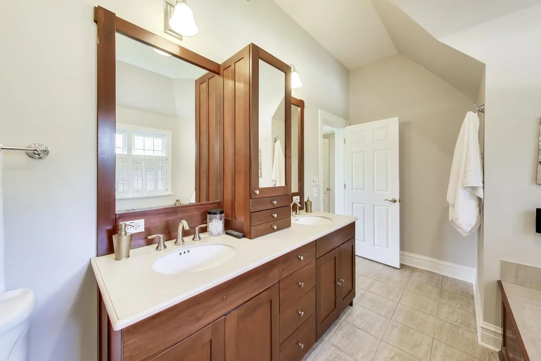 Photo of 2074 Greenview Road