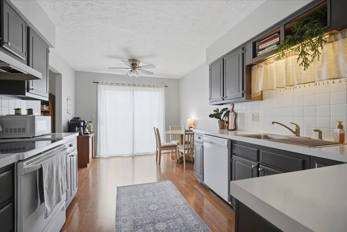 Photo of Unit B at 1546 Hunt Drive