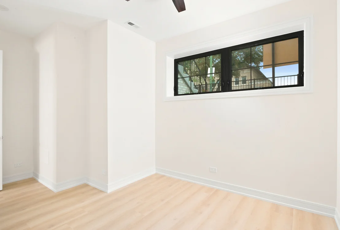 Photo of 513 W 28th Place