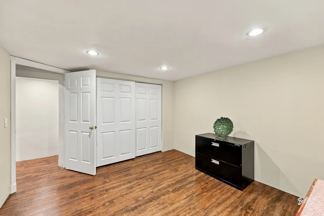Photo of 4 W Suffield Drive
