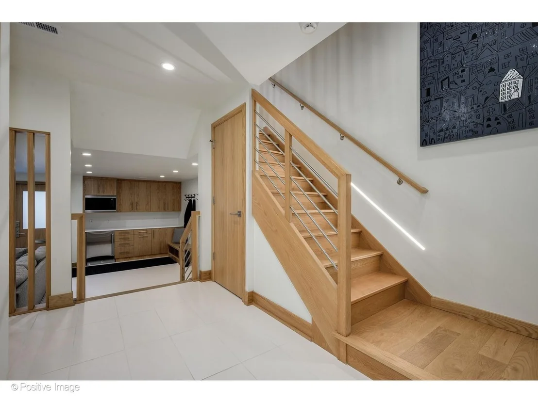 Photo of 1307 N Sutton Place