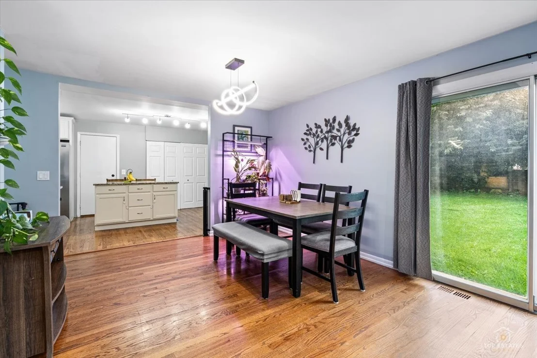 Photo of 1409 W WILLOW Lane