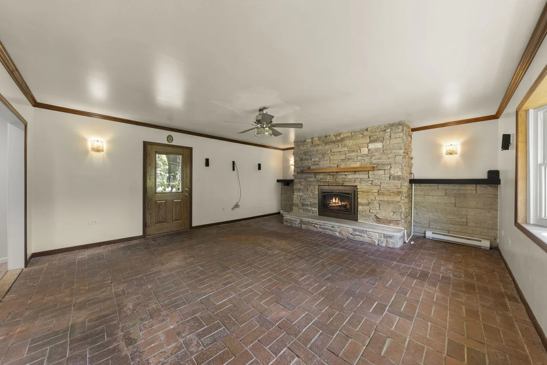 Photo of 7101 Edgebrook Lane