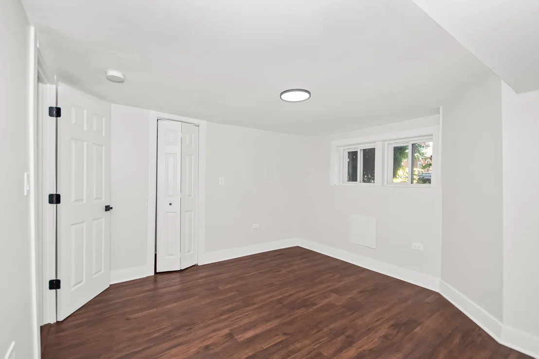 Photo of 5529 W CORNELIA Avenue