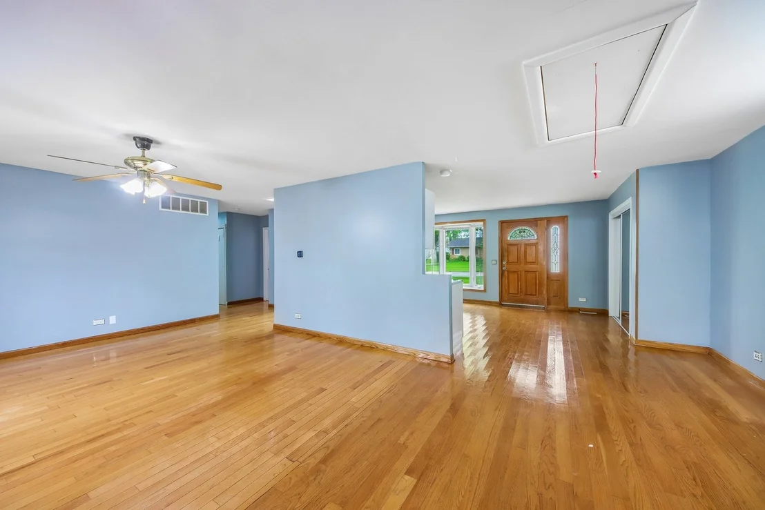Photo of 670 Lakeview Lane