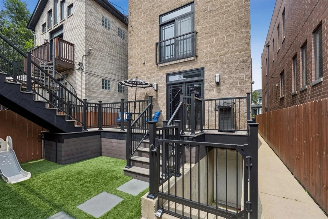 Photo of 1915 W Wolfram Street