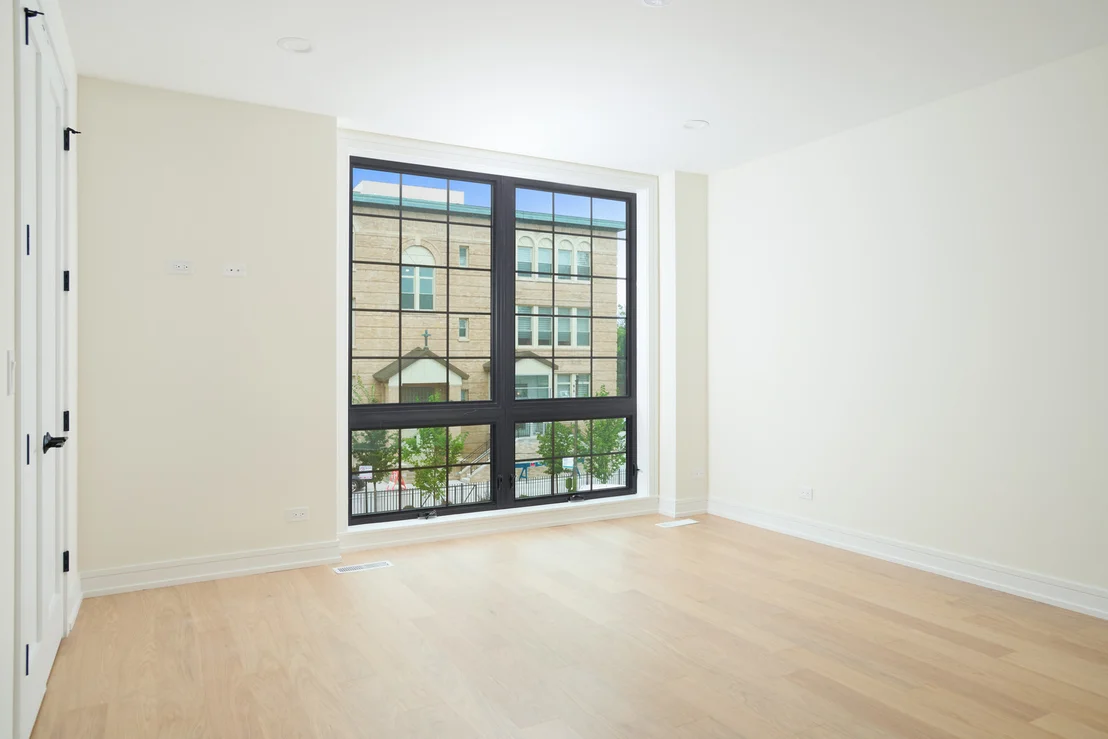Photo of 513 W 28th Place